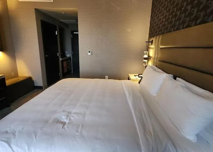 Lake'S Front Suite Hotel